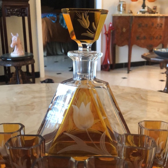 CUT CRYSTAL DECANTER SET W 6 SHOT GLASSES • CLEAR & AMBER COLORED • WOODEN TRAY - Picture 4 of 16